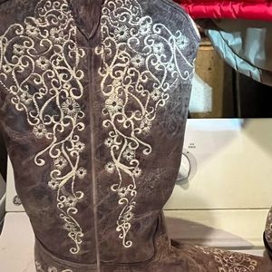 Hardly worn woman’s embroidered cowboy boots